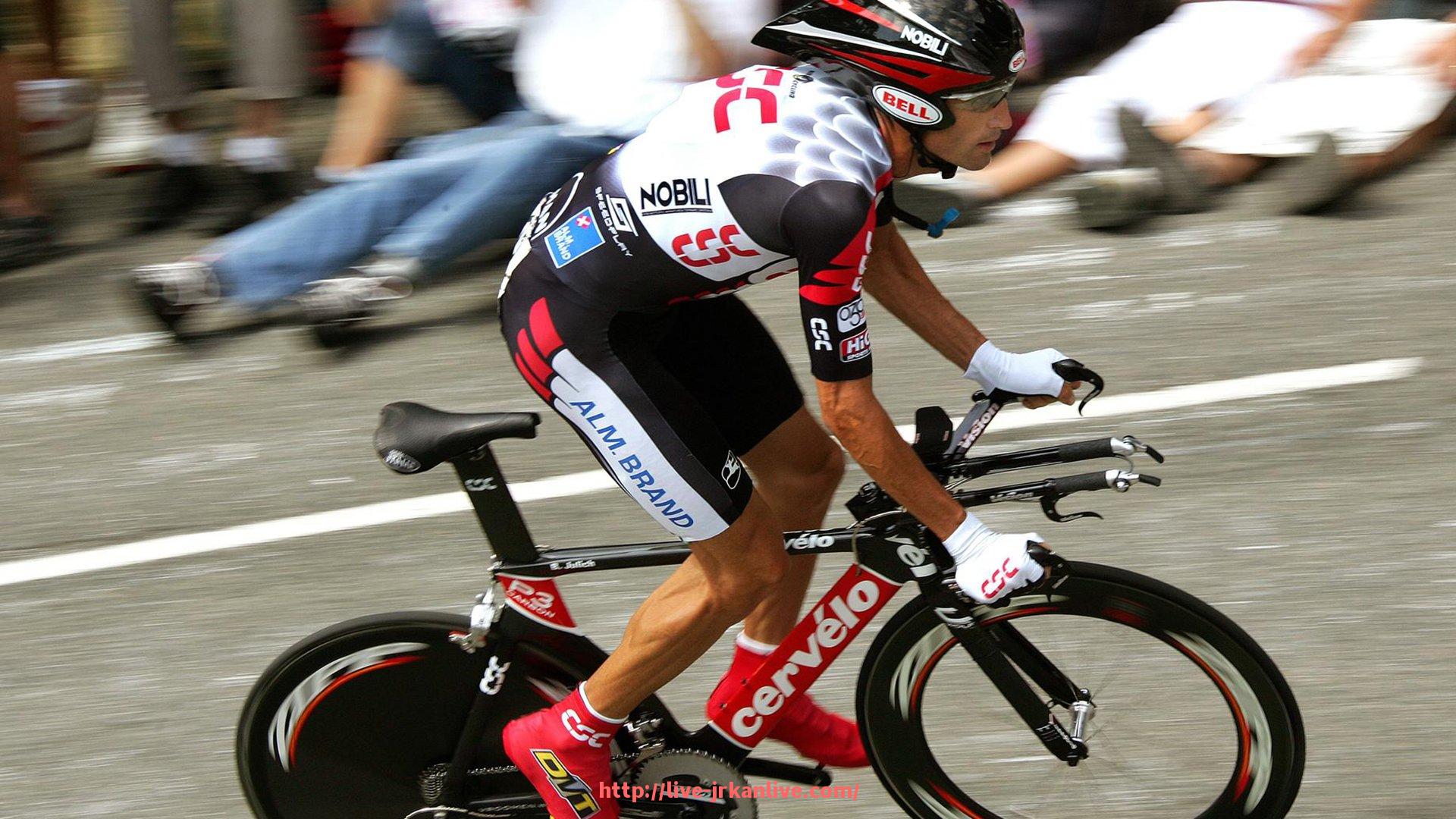 jrkan直播-火箭队现役球员照片合集与位置分类展示